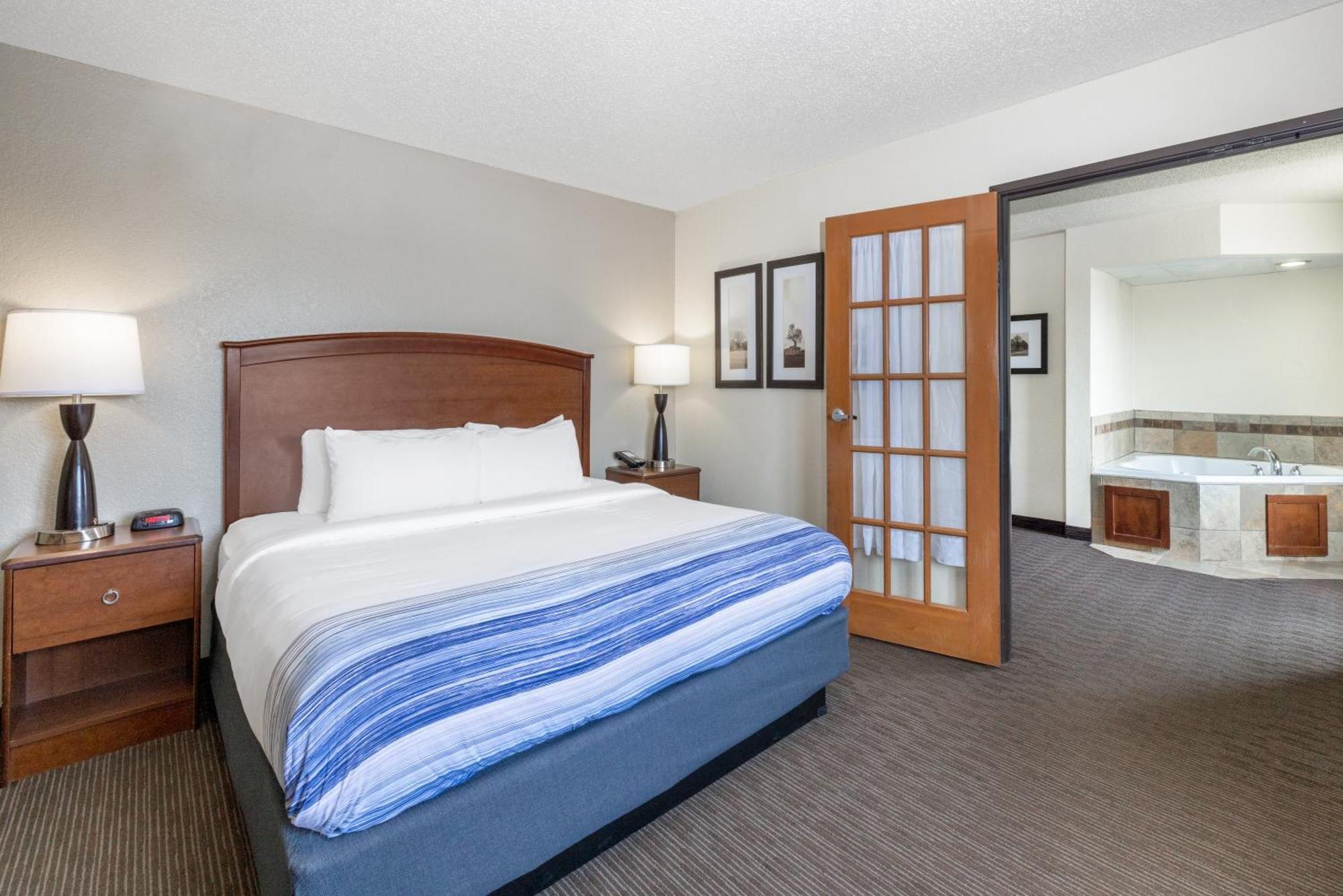 Americinn By Wyndham Dickinson Habitación foto